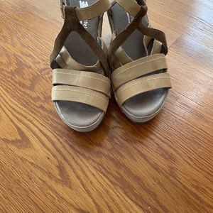 Antelope platform sandals